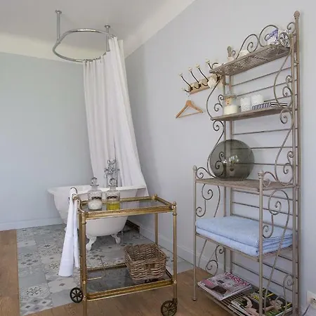 La Douce Folie Bed & Breakfast *