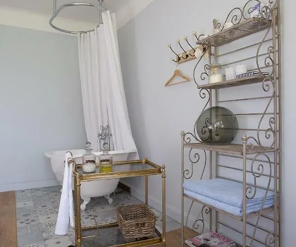 La Douce Folie לינה וארוחת בוקר *